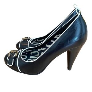 Marc Jacobs Leather Black & White Rounded Toe Pumps Heels